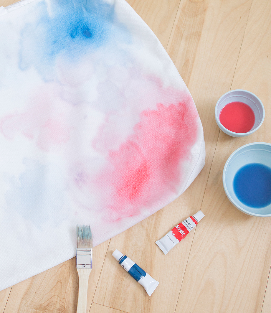 This is a 4th of July Watercolor Pillow DIY by Glitter and Bubbles.
