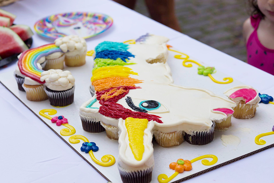 This post features Zelda's Lisa Frank birthday party on Glitter and Bubbles.