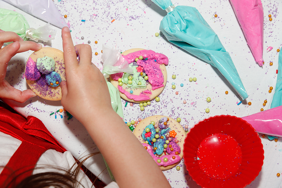 Kids decorate cookies at the Swissotel.